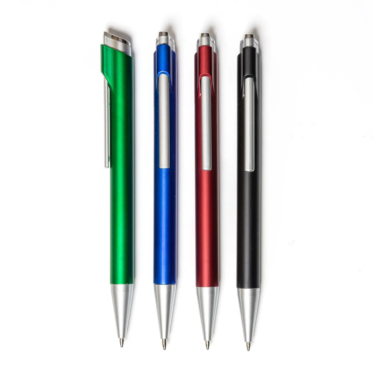 Bolígrafo retractil cuerpo color. (GP14243C)
