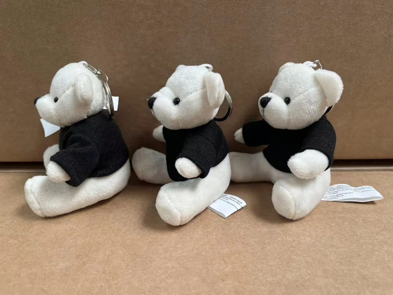 Osito Llavero Blanco con Camiseta Negra